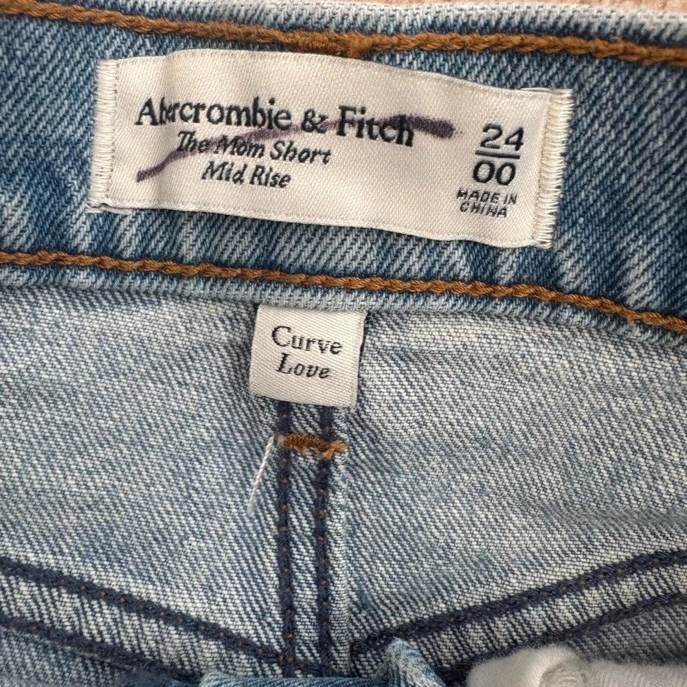 Abercrombie & Fitch The Mom Mid Rise Short 00 24 Curve Love - Picture 2 of 3